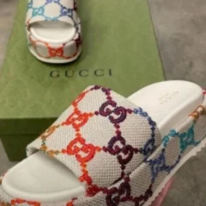 Gucci Slides Pallets